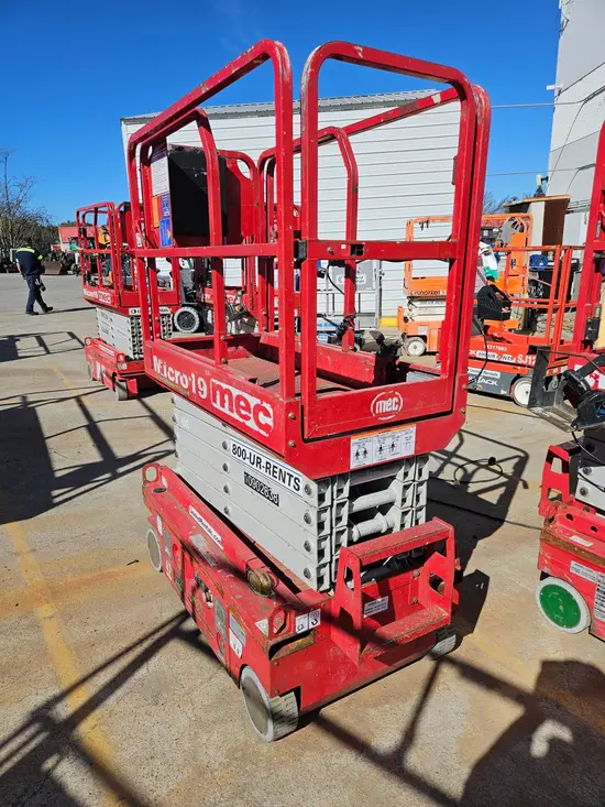 2019 MEC MICRO 19 Scissor Lift
