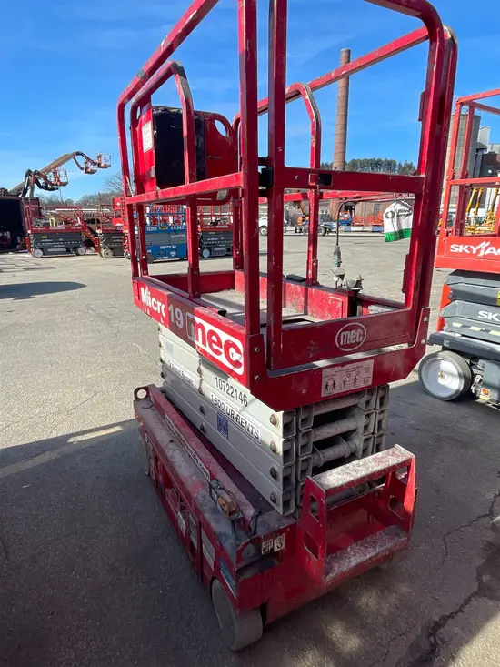 2018 MEC MICRO 19 Scissor Lift