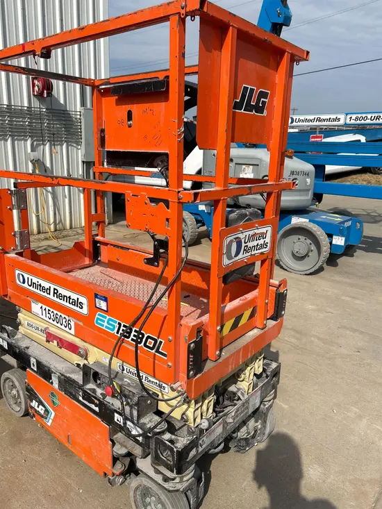 2022 JLG ES1330L Scissor Lift