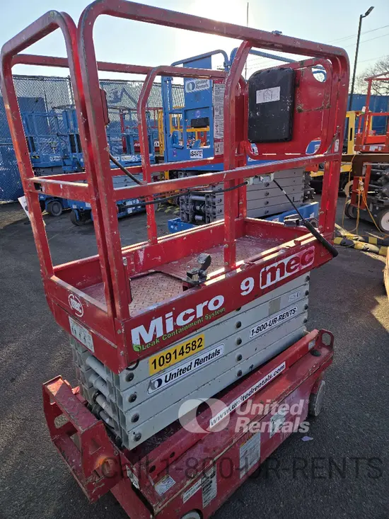 2019 MEC MICRO 19 Scissor Lift