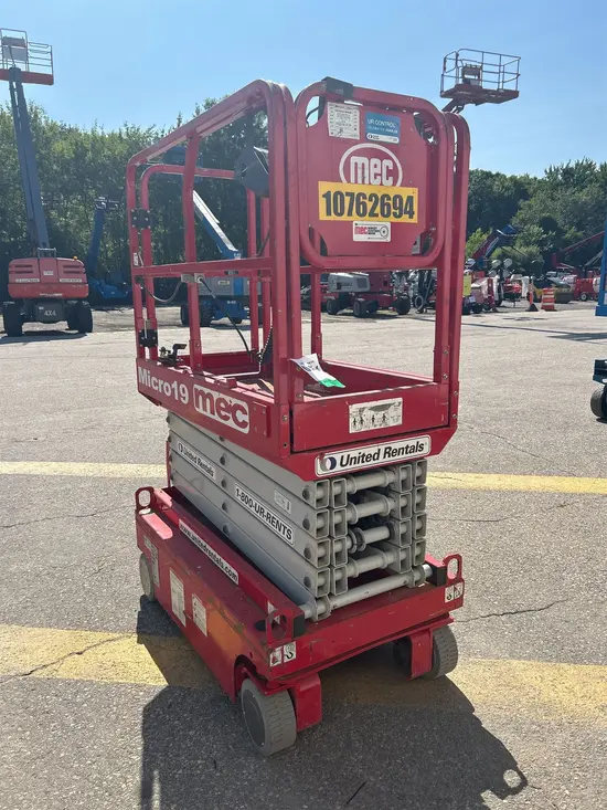 2018 MEC MICRO 19 Scissor Lift