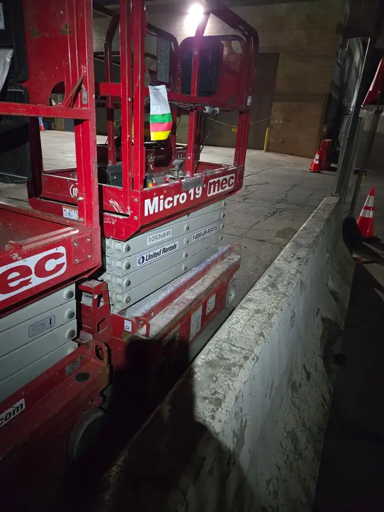 2019 MEC MICRO 19 Scissor Lift