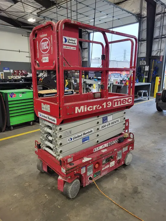 2018 MEC MICRO 19 Scissor Lift