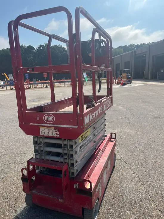 2019 MEC MICRO 19 Scissor Lift