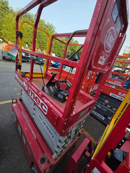 2019 MEC MICRO 19 Scissor Lift