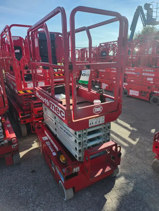 2018 MEC MICRO 19 Scissor Lift