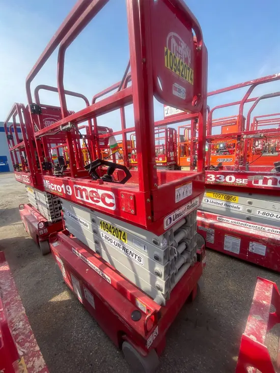 2019 MEC MICRO 19 Scissor Lift
