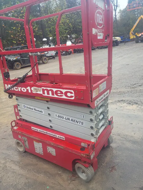 2018 MEC MICRO 19 Scissor Lift