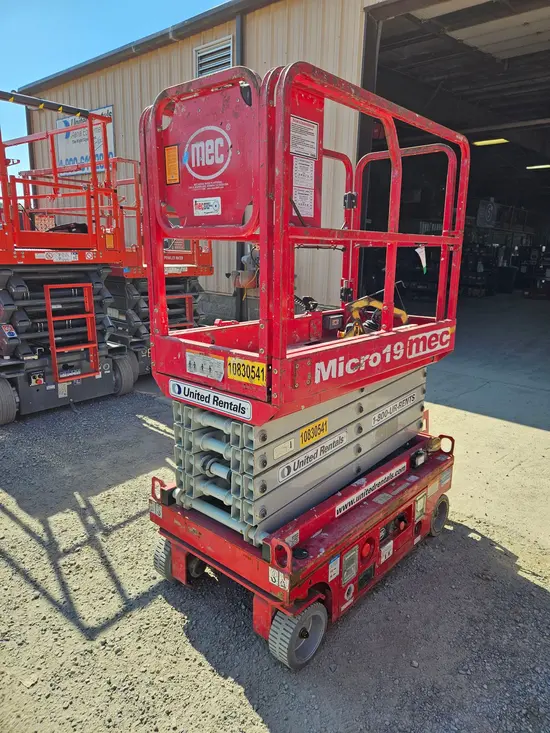 2018 MEC MICRO 19 Scissor Lift