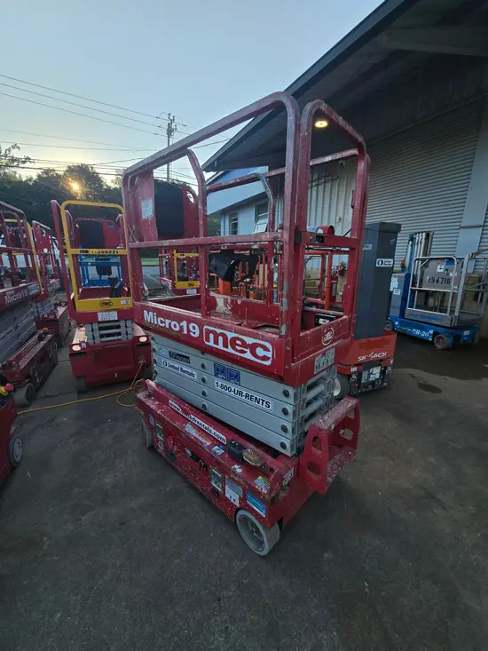 2019 MEC MICRO 19 Scissor Lift
