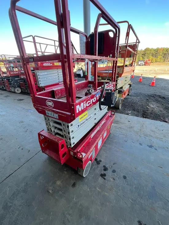 2018 MEC MICRO 19 Scissor Lift