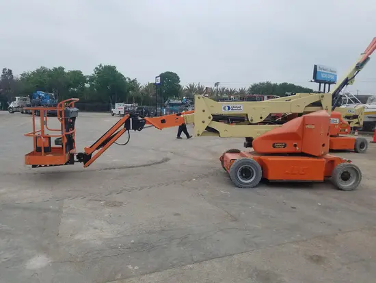 2012 JLG E400AJPN Articulating Boom Lift