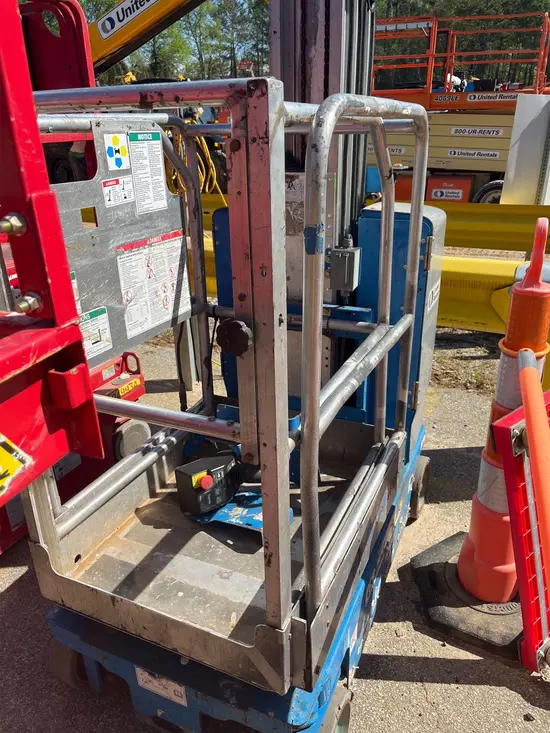 2016 Genie GR-20 Self-Propelled One-Person Lift