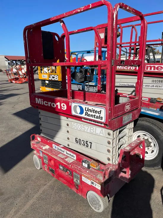 2018 MEC MICRO 19 Scissor Lift