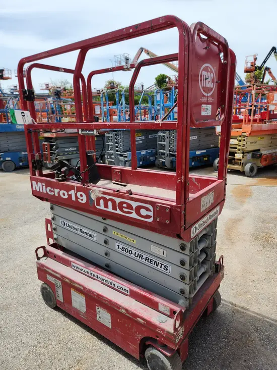 2018 MEC MICRO 19 Scissor Lift