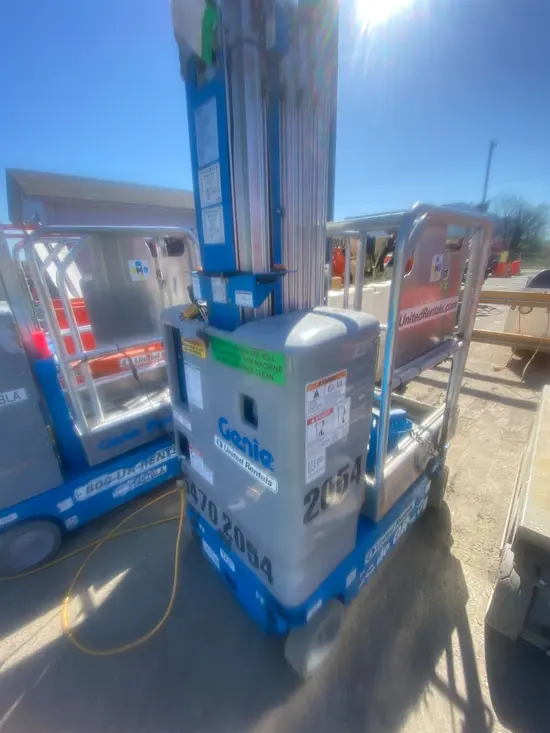 2018 Genie GR-20 Self-Propelled One-Person Lift