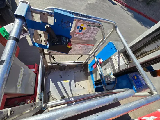 2015 Genie GR-20 Self-Propelled One-Person Lift