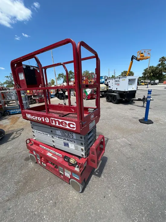 2019 MEC MICRO 19 Scissor Lift