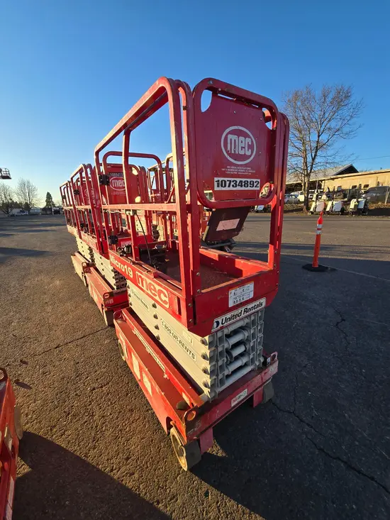2018 MEC MICRO 19 Scissor Lift