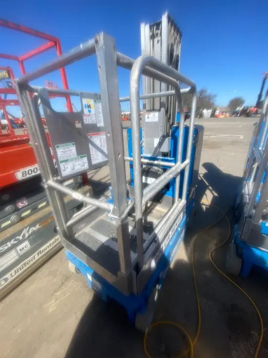 2018 Genie GR-20 Self-Propelled One-Person Lift