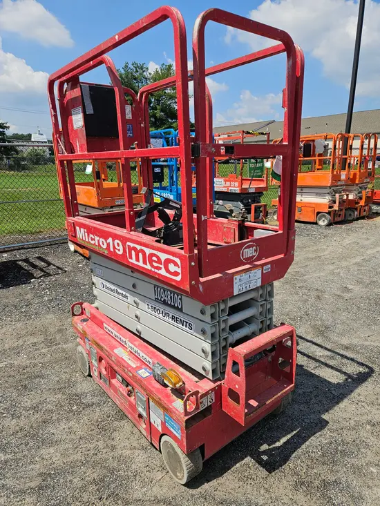 2019 MEC MICRO 19 Scissor Lift