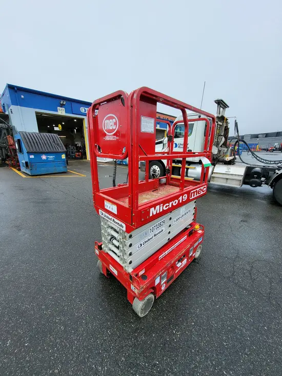 2018 MEC MICRO 19 Scissor Lift