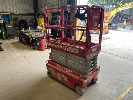 2019 MEC MICRO 19 Scissor Lift