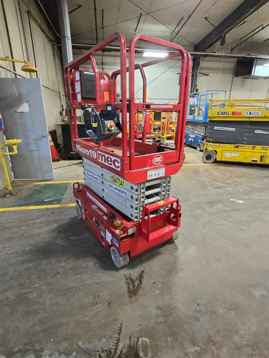 2019 MEC MICRO 19 Scissor Lift