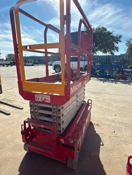 2018 MEC MICRO 19 Scissor Lift