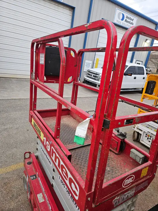 2018 MEC MICRO 19 Scissor Lift