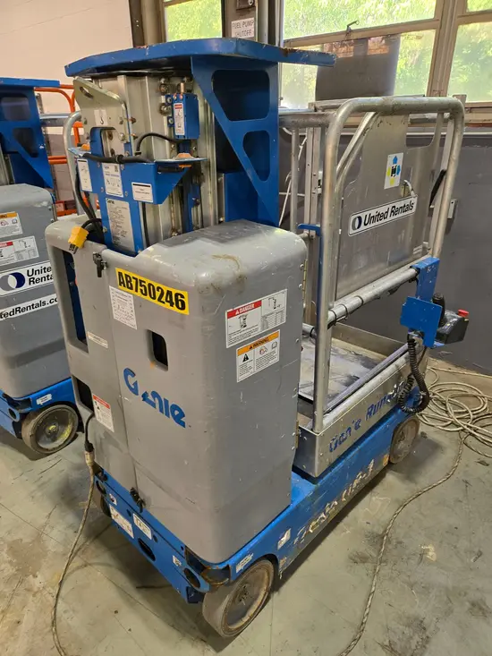 2019 Genie GR-12 Self-Propelled One-Person Lift
