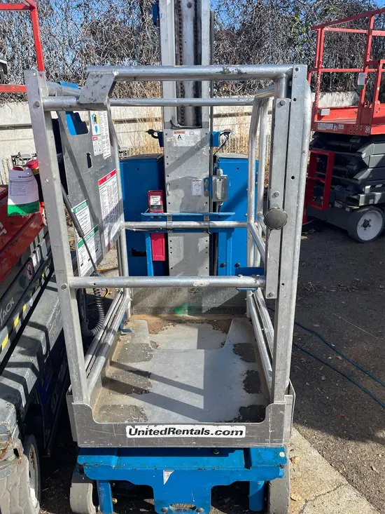 2017 Genie GR-20 Self-Propelled One-Person Lift