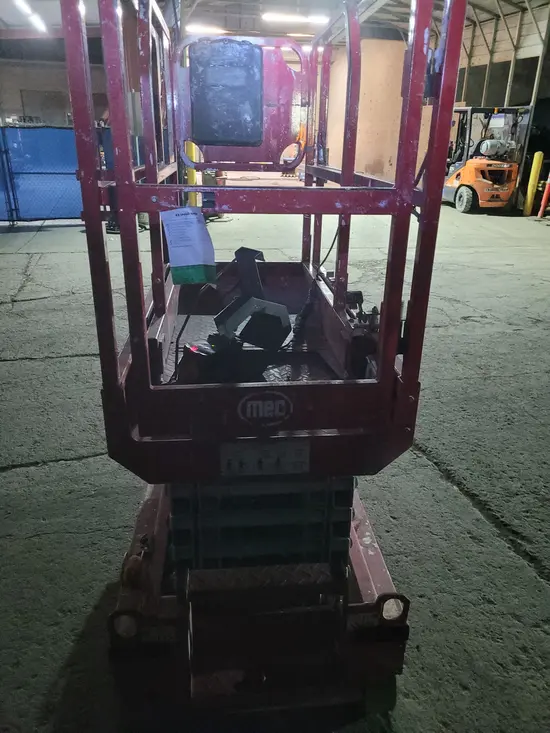 2018 MEC MICRO 19 Scissor Lift