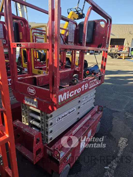2019 MEC MICRO 19 Scissor Lift