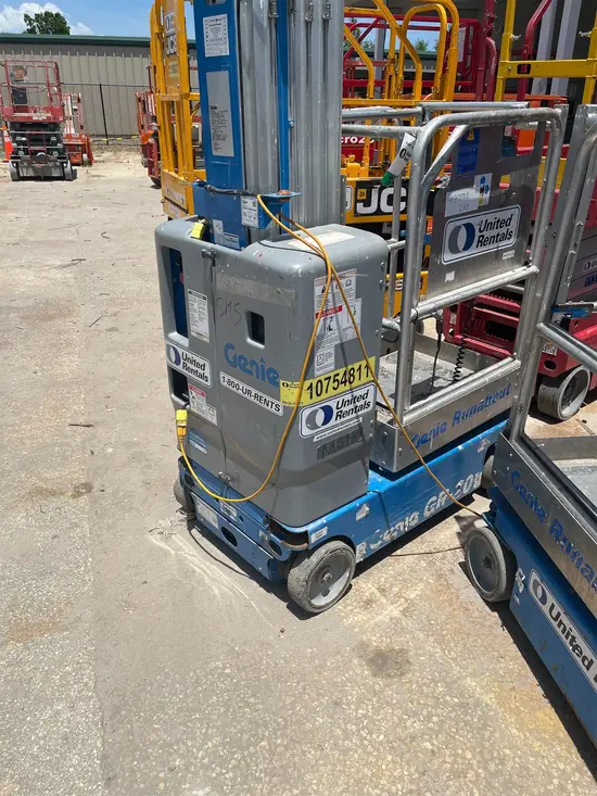 2018 Genie GR-20 Self-Propelled One-Person Lift