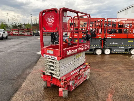 2019 MEC MICRO 19 Scissor Lift