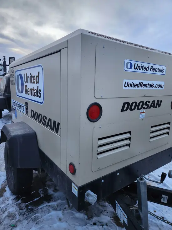 2021 Doosan P425/HP375WCU Air Compressor