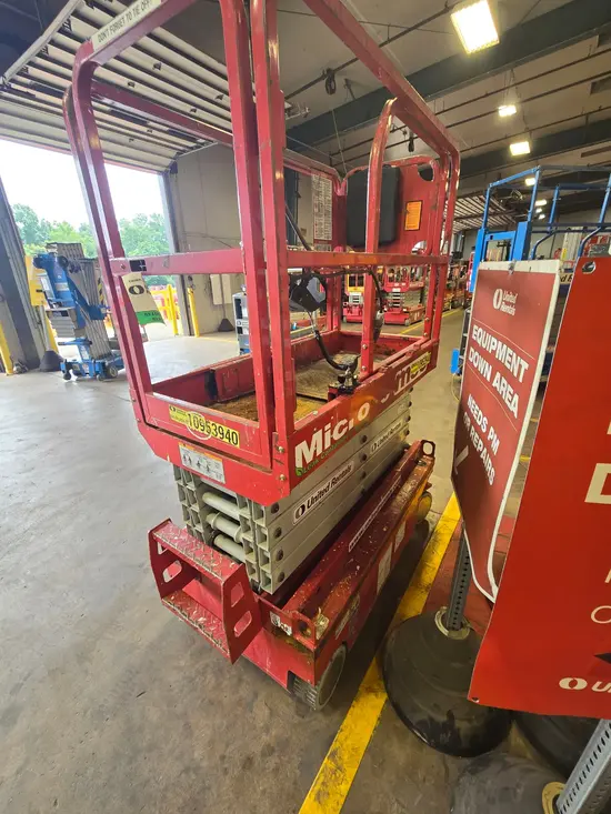 2019 MEC MICRO 19 Scissor Lift