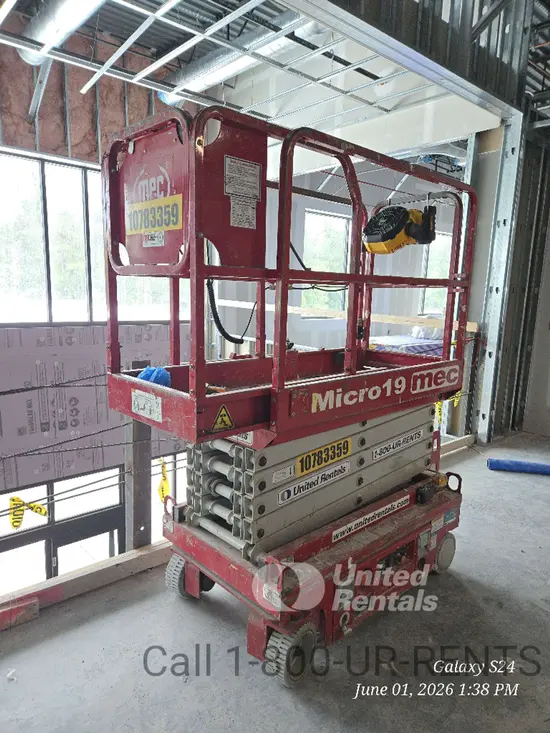 2018 MEC MICRO 19 Scissor Lift
