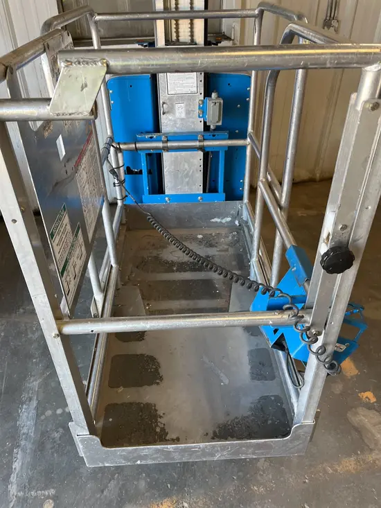 2018 Genie GR-20 Self-Propelled One-Person Lift
