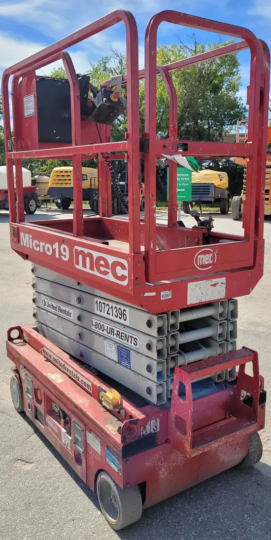 2018 MEC MICRO 19 Scissor Lift