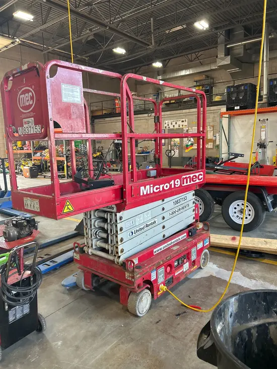 2018 MEC MICRO 19 Scissor Lift