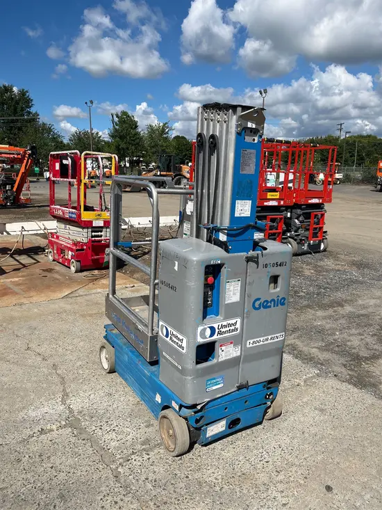 2016 Genie GR-20 Self-Propelled One-Person Lift