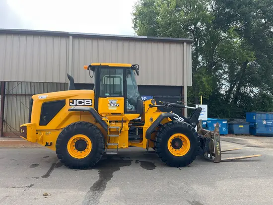 2022 JCB 427 Wheel Loader