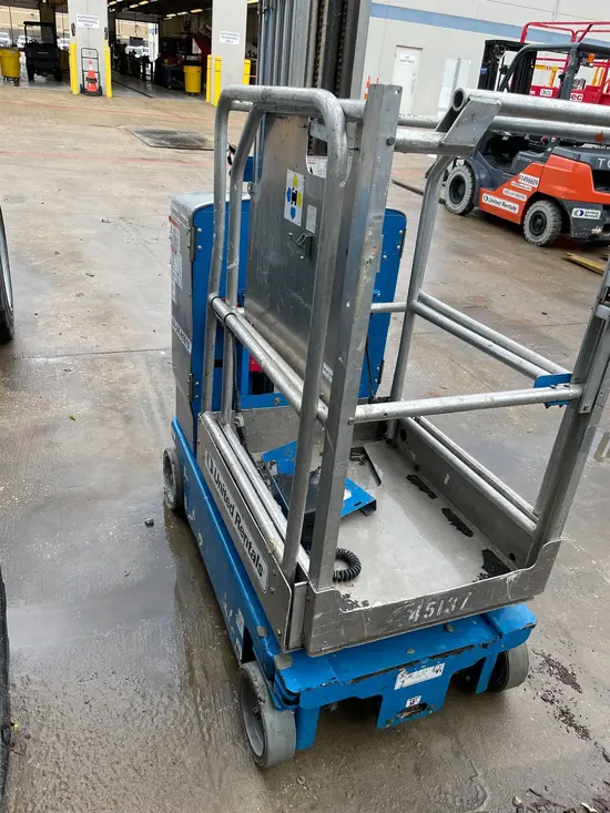 2017 Genie GR-20 Self-Propelled One-Person Lift