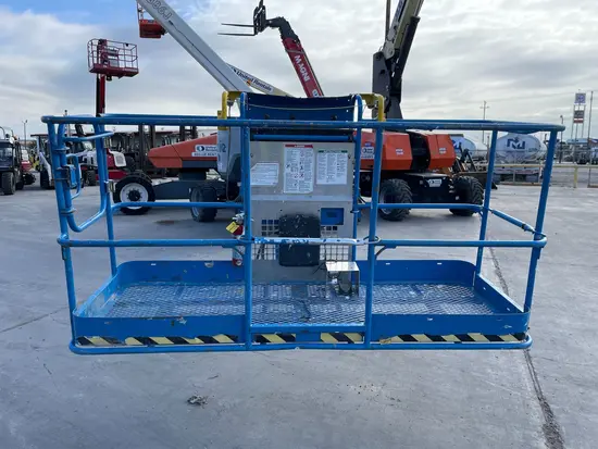 2017 Genie Z-62/40 Articulating Boom Lift