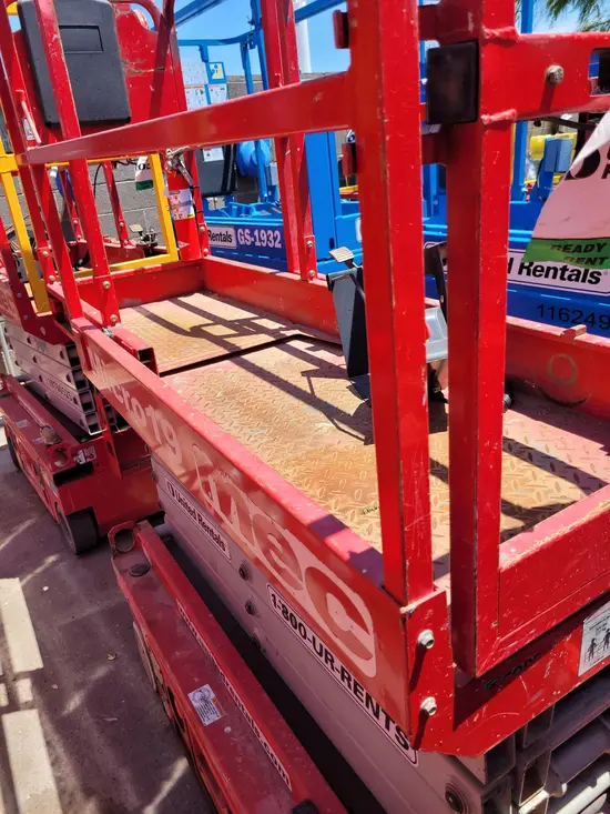 2018 MEC MICRO 19 Scissor Lift