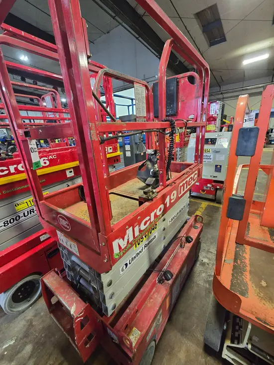 2019 MEC MICRO 19 Scissor Lift