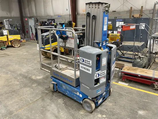 2018 Genie GR-20 Self-Propelled One-Person Lift