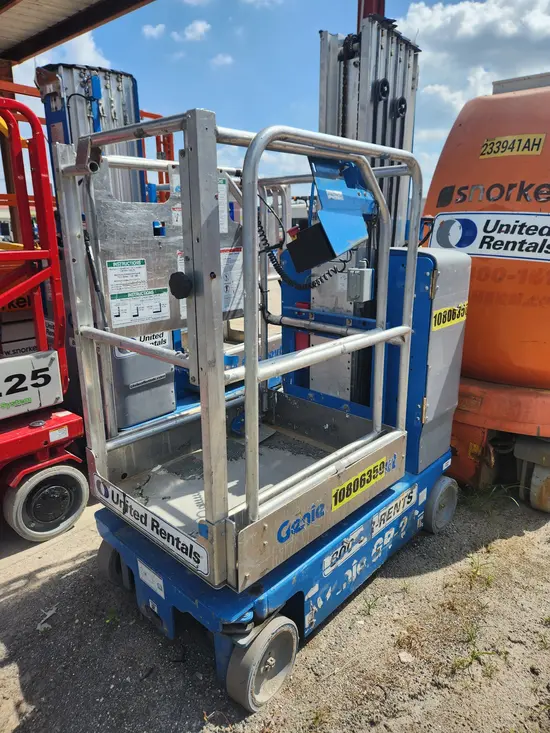 2018 Genie GR-20 Self-Propelled One-Person Lift